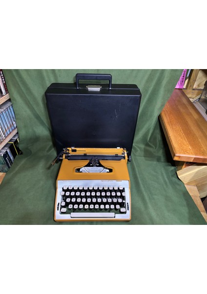 Remingto 2000 Sarı Renk Çantalı Daktilo - Sorunsuz Çalışır Durumda