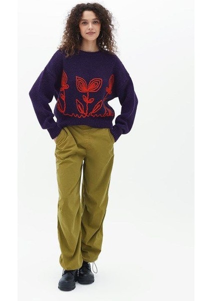 Bisiklet Yaka Çiçek Nakışlı Triko Kazak