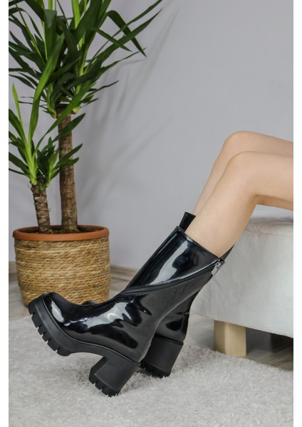 Kadın Liva Döner Fermuarlı 8 cm Topuklu Bot Siyah Rugan