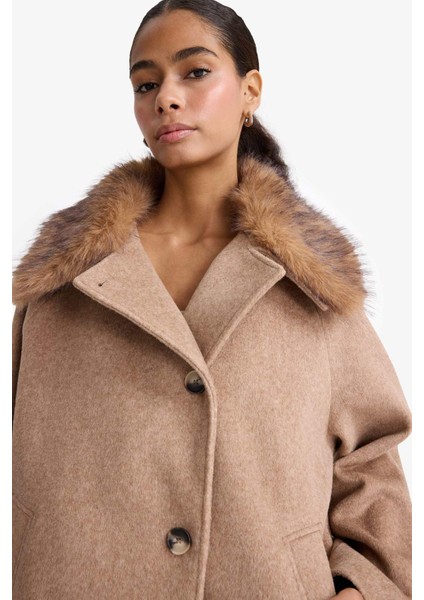 Çıkarılabilir Suni Kürk Yaka Regular Fit Düğmeli Kaşe Kaban F1218AX25WN indirimleri