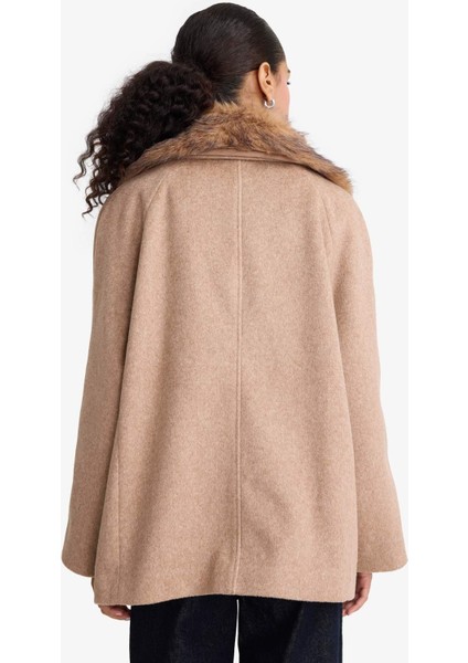 Çıkarılabilir Suni Kürk Yaka Regular Fit Düğmeli Kaşe Kaban F1218AX25WN