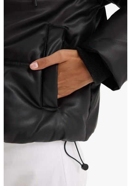 Regular Fit Kapüşonlu Polar Astarlı Suni Deri Mont F2142AX25WN fırsatları