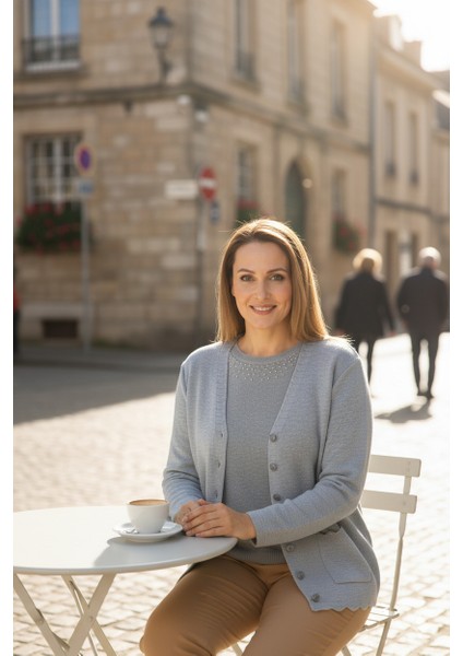 Kadın Anne Hırka Premium Pamuklu Doku Çift Cepli Önü Düğmeli Şık ve Zarif Dalga Motifli fırsatları