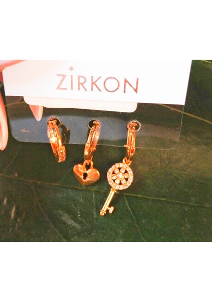 Gold Renk Lüks Gösterişli Figürlü Üçlü Küpe fiyatları