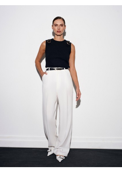 10823 Aksesuar Detaylı Triko Bluz-Siyah modelleri