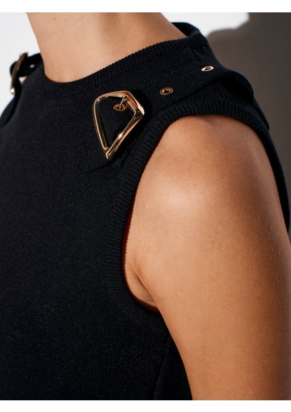 10823 Aksesuar Detaylı Triko Bluz-Siyah fırsatları