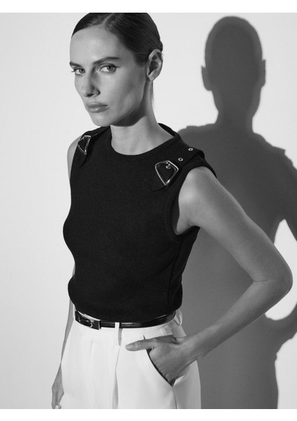 10823 Aksesuar Detaylı Triko Bluz-Siyah indirimleri