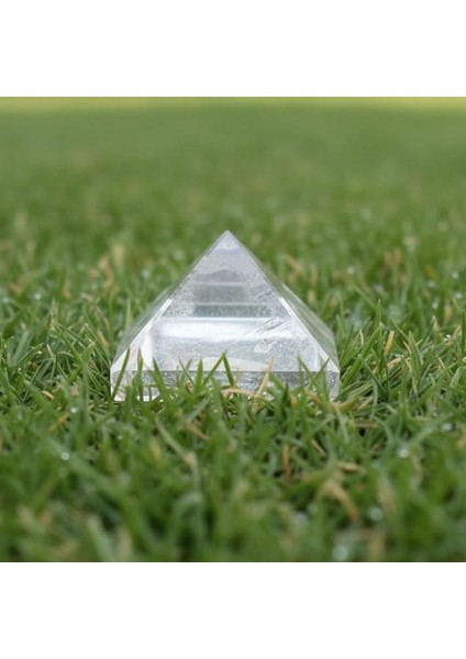 Kristal Kuvars Taşı Piramit modelleri