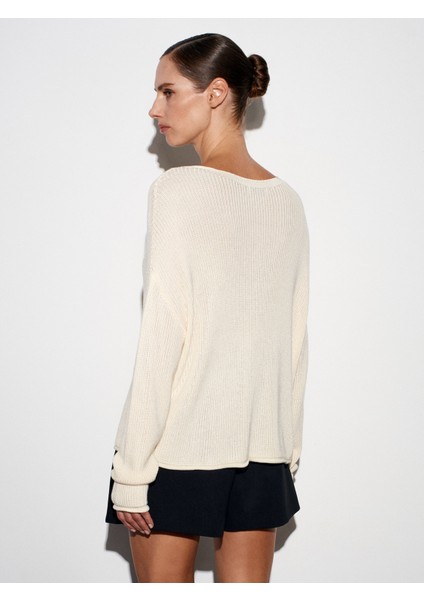 10804 Kayık Yaka Dökümlü Triko Kazak-Krem fiyatları