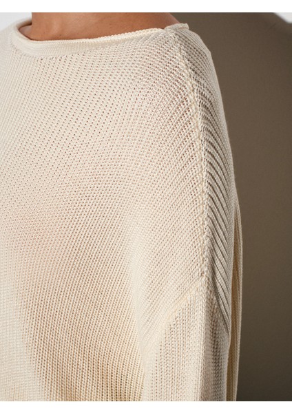 10804 Kayık Yaka Dökümlü Triko Kazak-Krem fırsatları