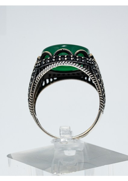 Zarif Yeşil Akik Taşlı 925 Ayar Gümüş Erkek Yüzük – Asalet ve Doğallık Bir Arada