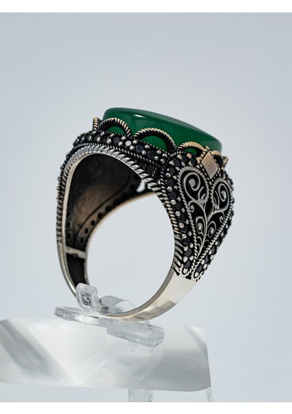 Zarif Yeşil Akik Taşlı 925 Ayar Gümüş Erkek Yüzük – Asalet ve Doğallık Bir Arada