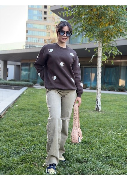 Kuzu Nakışlı Sweatshirt fırsatları