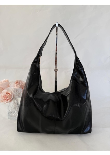 Kadın Omuz Çantası | Deri Görünümlü Geniş Kapasiteli Şık Günlük Çanta – Bordo / Bej / Siyah | Trend, Minimal ve Zarif Tasarım modelleri