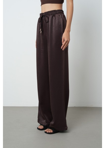 Kadın Düz Renk Bağcık Detaylı Bol Paça Beli Lastikli Pantolon fiyatları