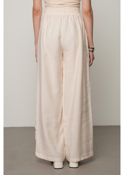 Kadın Şerit Gül ve Taş Detaylı Düz Renk Beli Lastikli Bol Paça Pantolon fırsatları