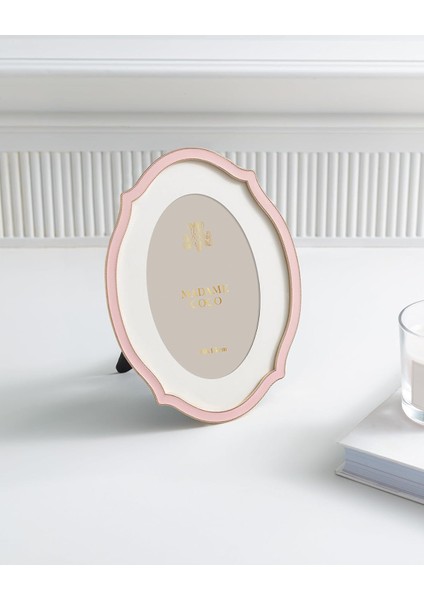 Coco Faye Çerçeve, Pembe