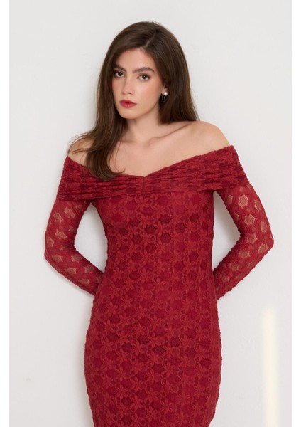 Kırmızı Yaka ve Dantel Detaylı Midi Boy Tam Kalıp Elbise fiyatları