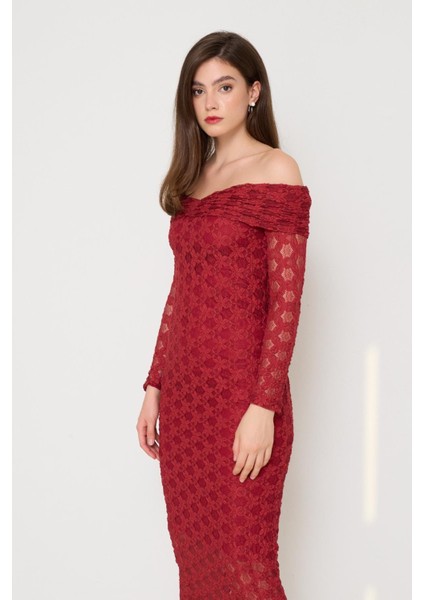 Kırmızı Yaka ve Dantel Detaylı Midi Boy Tam Kalıp Elbise modelleri