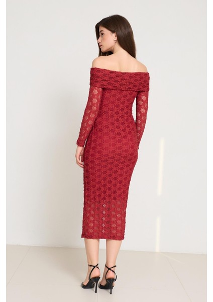 Kırmızı Yaka ve Dantel Detaylı Midi Boy Tam Kalıp Elbise indirimleri