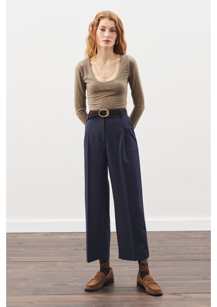 Pile Detaylı Düz Kesim Pantolon Lacivert fırsatları