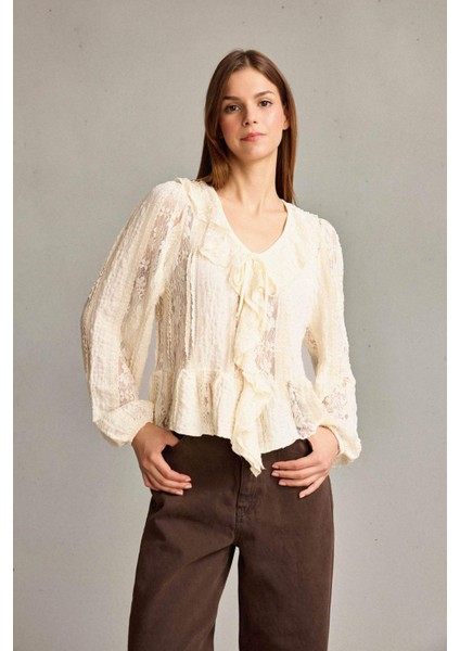 V Yaka Önden Bağlamalı Volanlı Dantel Bluz F9717AX25SM modelleri