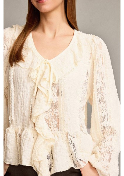 V Yaka Önden Bağlamalı Volanlı Dantel Bluz F9717AX25SM indirimleri