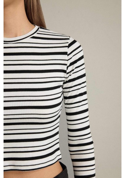 Bisiklet Yaka Çizgili Uzun Kollu Tişört G0740AX25SM fırsatları