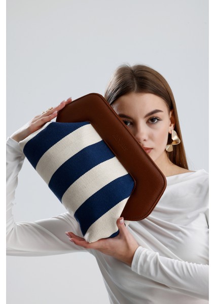 Kadın Lacivert Çizgi Desenli Kanvas Clutch El Çantası