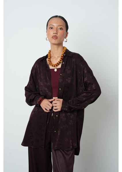 Kadın Bordo Renk Desenli Altın Düğme Detaylı Oversize Kesim Gömlek modelleri
