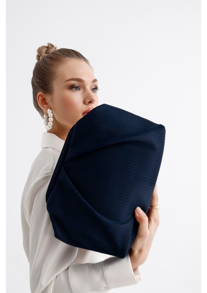 Kadın Lacivert Piliseli Clutch El Çantası