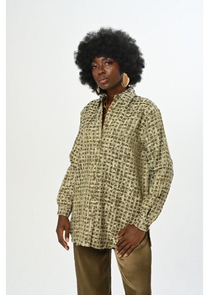 Kadın Desenli Oversize Kesim Gömlek