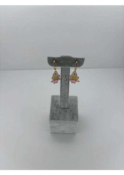 Pembe Renkli Labubu Gold Küpe fırsatları