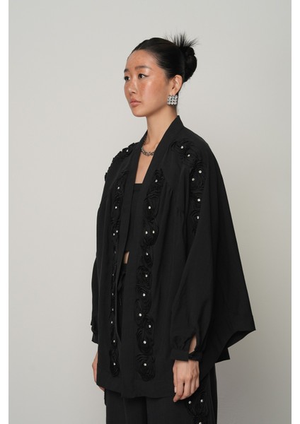 Kadın Şerit Gül ve Taş Detaylı Düz Oversize Kimono fiyatları