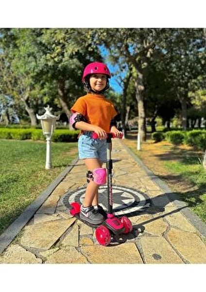 Leddy Pembe LED Işıklı 3 Tekerlekli Manuel Scooter 2 Yaş ve Üstü Çocuklar İçin Eğlenceli modelleri