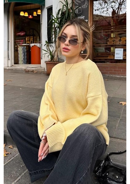 Sarı Bisiklet Yaka Yumuşak Dokulu Oversize Triko Kazak