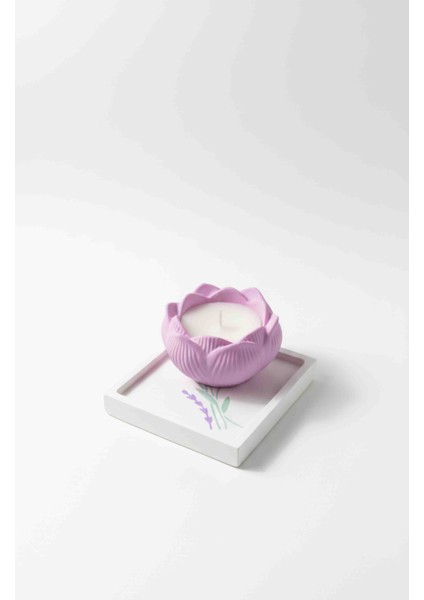 El Yapımı Lavanta Kokulu Dekoratif Mum – Çiçek Desenli Beton Tabağı ile Set | Lila Lotus Tasarım | Hediye ve Dekor Için Özel