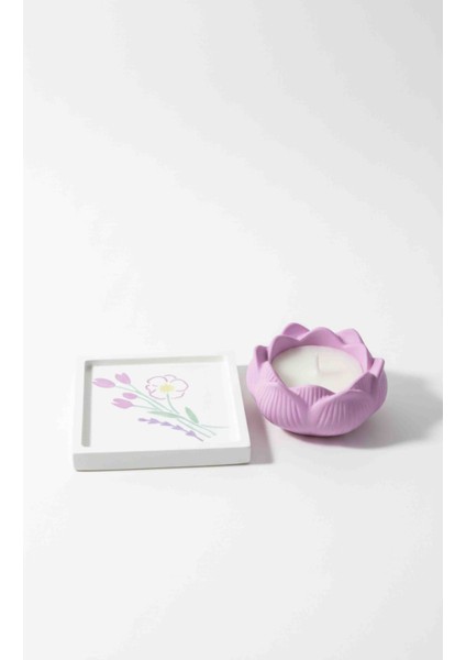 El Yapımı Lavanta Kokulu Dekoratif Mum – Çiçek Desenli Beton Tabağı ile Set | Lila Lotus Tasarım | Hediye ve Dekor Için Özel fiyatları