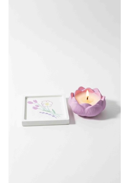 El Yapımı Lavanta Kokulu Dekoratif Mum – Çiçek Desenli Beton Tabağı ile Set | Lila Lotus Tasarım | Hediye ve Dekor Için Özel fırsatları