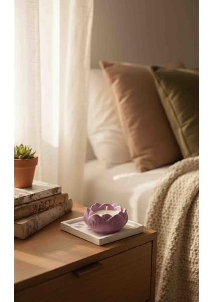 El Yapımı Lavanta Kokulu Dekoratif Mum – Çiçek Desenli Beton Tabağı ile Set | Lila Lotus Tasarım | Hediye ve Dekor Için Özel indirimleri