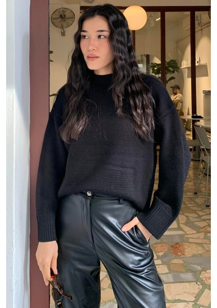 Siyah Bisiklet Yaka Yumuşak Dokulu Oversize Triko Kazak