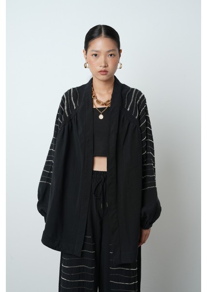Kadın Arkası ve Kolları Yatay Taş Işlemeli Oversize Kesim Kimono modelleri
