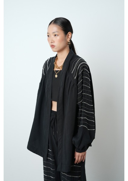 Kadın Arkası ve Kolları Yatay Taş Işlemeli Oversize Kesim Kimono fırsatları