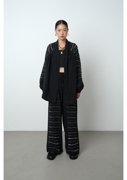 Kadın Arkası ve Kolları Yatay Taş Işlemeli Oversize Kesim Kimono indirimleri