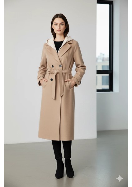 Kadın Kapşonlu Kemerli Düğmeli Kaban