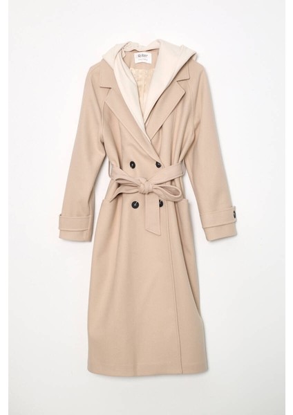 Kadın Kapşonlu Kemerli Düğmeli Kaban