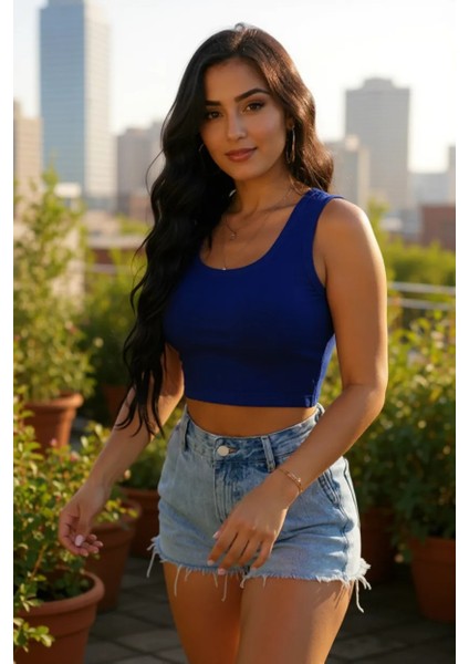 Kadın Lacivert Kare Yaka Crop Top Bluz – Şık, Rahat ve Kolay Kombinlenebilir