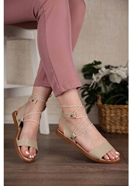 Kadın Sandalet Suni Deri Malzemeden Düz Topuklu Bağcıklı Tasarım 1 cm fiyatları