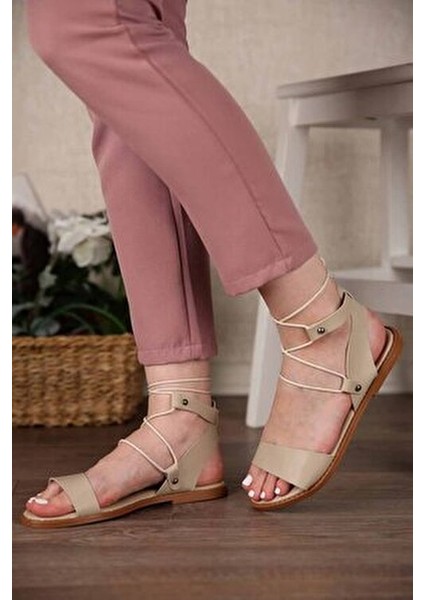 Kadın Sandalet Suni Deri Malzemeden Düz Topuklu Bağcıklı Tasarım 1 cm modelleri