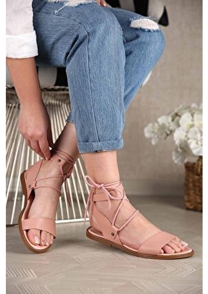 Kadın Sandalet Suni Deri Malzeme ile Düz Taban 1 cm Topuk Yüksekliği fiyatları